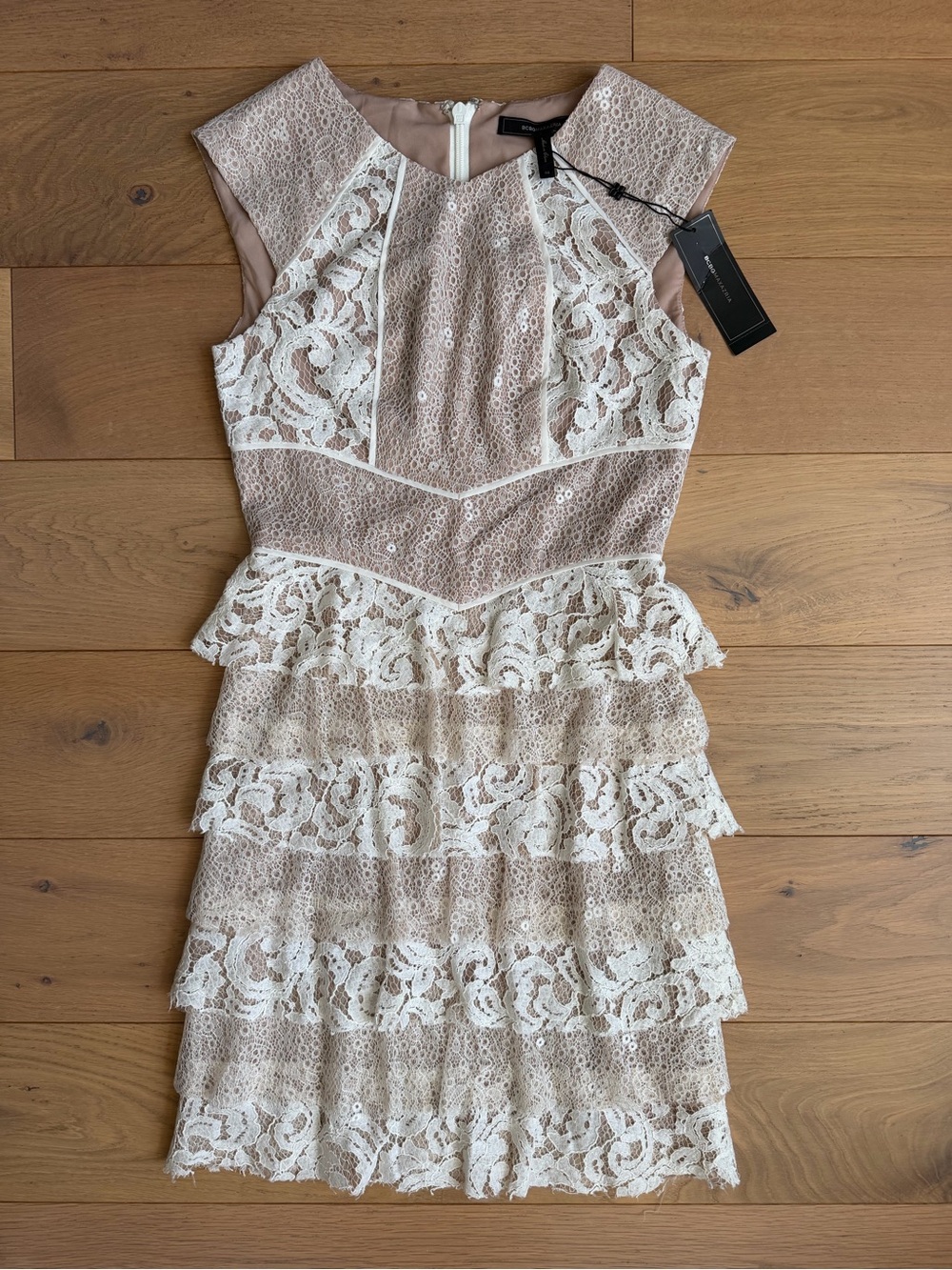 NWT BCBGMAXAZRIA Gardenia Lace Ruffle Sheath Dress 2 Cap Sleeve Zip (MSRP $298)